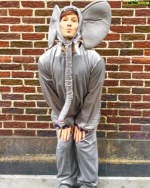 Thayne Jasperson Instagram - Look Ma! I’m a elephant! 🐘
#LateShow #GreatestShowman #CBS #JamesCordan