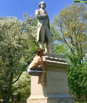 Thayne Jasperson Instagram - Daddy, daddy LOOK! My name is Philip/Laurens all weekend 🙋🏻‍♂️
#MonkeyinAround #SeaburysFreeThoughts #Hamilton #Broadway 📸: @amariek23