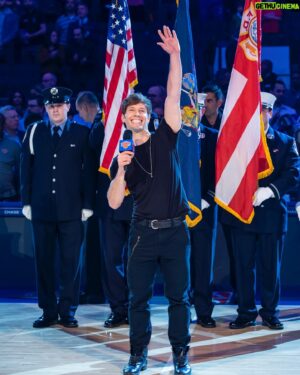 Thayne Jasperson Instagram - National Anthem @nyknicks game🇺🇸🎤
•
#NewYorkKnicks #😃🤩#SeaburysFreeThoughts