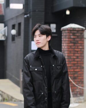 Theepakorn Kwanboon Instagram - Stay radiant.🏙️🫧