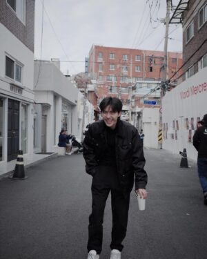 Theepakorn Kwanboon Instagram - Stay radiant.🏙️🫧