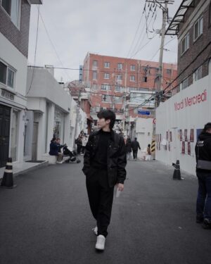 Theepakorn Kwanboon Instagram - Stay radiant.🏙️🫧