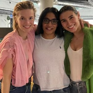 Thekla Reuten Instagram - London Baby. It had been such a long time! Took a train to see the wonderful @amarakaran in the new play BloodyDifficultWomen together with inspiring @lorenaxandrea and caughtup all smiles with my favorite partner in crime #peterdejersey Also shared dinner with starlight @meena.rayann Thank you all for the lovely fullfilling time🤍