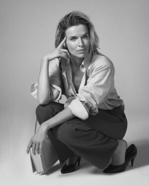 Thekla Reuten Instagram - When @linda asked if i wanted to do a fashionshoot with ONLY thrifstore/secondhand clothing with the restriction that each piece would be under 20euro I said hell yeah! To prove secondhand clothing can look amazing! To prove fastfashion=oldfashioned! To prove all ‘this seasons essentials’ or ‘your summer musthaves’ and other puke provoking selling slogans wrong To promote buying secondhand and inspire everyone to challenge themselves to find your style, much more authentically i believe, by buying at least a (growing!) part of your wardrobe secondhand, to buy less and buy better! I had a blast and a jump with the amazing team all mentioned below! @carmenkemmink @roelschagen @sandragovershairandmakeup @janfuite @karenschoolland @annefloor_roosterman @karinkuijpers