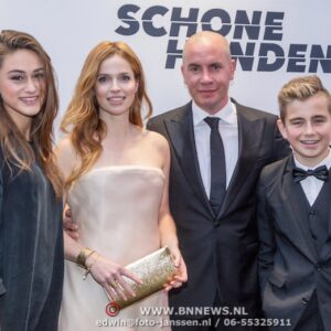 Thekla Reuten Instagram - Dutch telly in 5min. Don’t mess with Syl. Or Eddie. Yes lets mess with Eddie;) @jeroentjes Rtl7 nu ongeveer…