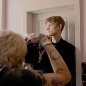 Theodor Haraldsson Instagram - DAGAR SOM ALDRIG TAR SLUT 💙 Ute nu!!

@warnermusicswe 
@theresehadinggard 
@realbaldwin 
@pontusperssonn 
@klaratuva 
@johannafrostling 
@studiojansson 
@hampushairandmakeup 
@gorjanlauseger 
@johannapetterssons