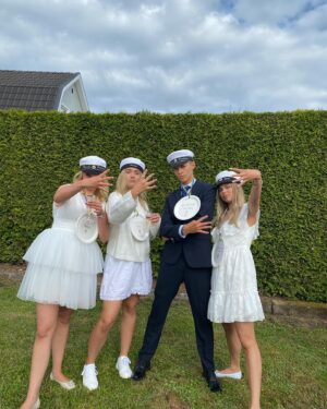 Theodor Haraldsson Instagram - STUDENTEN ❤️ vilken jävla dag & tack alla inblandade för den bästa dagen i mitt liv!!