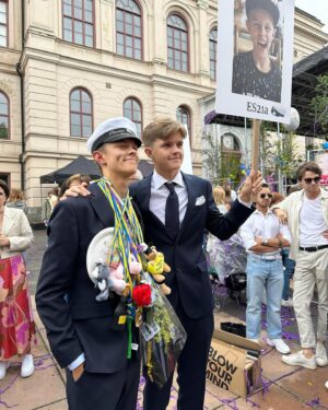 Theodor Haraldsson Instagram - STUDENTEN ❤️ vilken jävla dag & tack alla inblandade för den bästa dagen i mitt liv!!