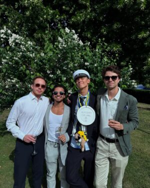 Theodor Haraldsson Instagram - STUDENTEN ❤️ vilken jävla dag & tack alla inblandade för den bästa dagen i mitt liv!!