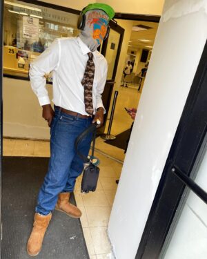 Theophilus London Instagram - 18 hour layover in NYC 😈👔

#Pourist not #Tourist 🚬