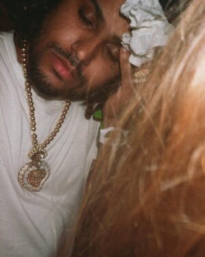 Theophilus London Instagram - Faces   Energy   Places 📍
Jet Magazine type beat
########

New York is alive and electric once again. Every few Years the energy hits an unexpected magnitude of built up tension that explodes Superstars and Legends. Never Fails , you just have to put in the work! #

Digital Nas and his Close knit Team landed at LaGuardia airport with a mission lead with consciousness that in his own words mean “nothing”. Seamless. 

His new Brand @2nin3one31 debuted at a pop up in LES, followed by a sound defying live performance @babysallright that honestly felt like @digitalnas at his finest... but as the perfectionist he has become he wanted more. We crossed the bridge in flying fashion dripped in @asspizza and personal pieces that define us today. I got word from Britt @nodubz that Baby Keem was floating around enjoying the antics , After Party and all... 1/2 of the Range Brothers enjoying what felt like a theme park esqe night @pianosnyc . 

Ny Theo and @dickbyair kept the crowd going playing early techno and Dancehall followed by a telekinetic set by Nasir and Theo. 
The crowd was singing word for word and drinks were over flowing . 

It was time for the DN3 listening party experience, and from the sound of the crowd and energy it was a BUSSIN... no pun intended. Wait yeah intend that shit. - EDITOR IN CHEIF