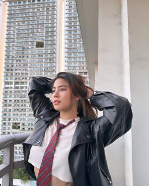Therese Malvar Instagram - yes nagleather jacket sa init

📸 @ikelouienatividad 
💄 @hnri___