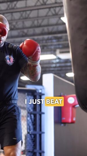 Thiago Alves Instagram - Be better today than you were yesterday, and be better tomorrow than you are today. Happy Friday everyone👊🏼.
-
@americantopteam @livetrained @thebiostation @tlfapparel @idealnutritionnow 
-
🎥 @b.r.u.n.o_a.m.a.r.a.l 
-
#Pitbull #CoachPitbull #yourfavoritemmacoach #worldchampion #muaythaiwreckingmachine #itrainanywhere #livetrained #attarmy #mma #ufc #bellator #pfl #muaythai #wrestling #boxing #bjj #autismdad #autismawareness #wontstopuntiliwin #guns #livingthedream