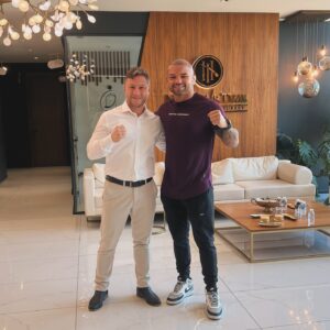 Thiago Alves Instagram - Meet the man behind @now.hairtime and @now.aesthetic. Mister Melik Uagmur @melikyagmur_ is a great dude! 

Everything exceeded my expectations, from being picked up in a limo to staying at a 5-star hotel. Mister Melik and his team went above and beyond to ensure my comfort throughout the process. 

If you are considering the procedure, I highly recommend contacting the team @now.hairtime. They are true professionals who will help boost your confidence. Trust me, it’s worth it. 

Now, back to work! We have some big fights coming up, @americantopteam. I can’t wait to return home to my beautiful wife, @mrsalves, and my son. 

Pitbull out Istanbul, 

Oss 👊🏽

🇧🇷🇧🇷🇧🇷

“Conheça o homem por trás da @ now.hairtime e @now.aesthetic. O senhor Melik Uagmur @melikyagmur_ é muito gente boa. 

Tudo superou minhas expectativas, desde ser pego em uma limusine até ficar em um hotel 5 estrelas. O senhor Melik e sua equipe fizeram de tudo para garantir meu conforto durante todo o processo.

Se você está considerando o procedimento, recomendo entrar em contato com a equipe @now.hairtime. São verdadeiros profissionais que ajudarão a aumentar a sua confiança. Confie em mim, vale a pena.

Agora, de volta ao trabalho! Temos grandes lutas chegando, @americantopteam. Mal posso esperar para voltar para casa, para minha linda esposa, @mrsalves, e meu filho. 

Até mais, 

Oss 👊🏽
.
.
.
.
.

#Pitbull #CoachPitbull #yourfavoritemmacoach #worldchampion #muaythaiwreckingmachine #itrainanywhere #livetrained #attarmy #mma #ufc #bellator #pfl #muaythai #wrestling #boxing #bjj #autismdad #autismawareness #wontstopuntiliwin #guns #livingthedream