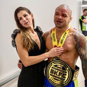 Thiago Alves Instagram - When the universe brought us together, it was the best thing that’s ever happened to me. 

Wishing you the most wonderful birthday yet. Tobias and I love MUITO! 😘🎂❤️

#happybirthday #mybeautifulwife #42turbo #yougetbetterwithage #teamalves #4evertogether❤️