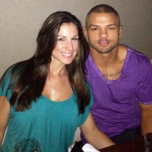 Thiago Alves Instagram - When the universe brought us together, it was the best thing that’s ever happened to me. 

Wishing you the most wonderful birthday yet. Tobias and I love MUITO! 😘🎂❤️

#happybirthday #mybeautifulwife #42turbo #yougetbetterwithage #teamalves #4evertogether❤️