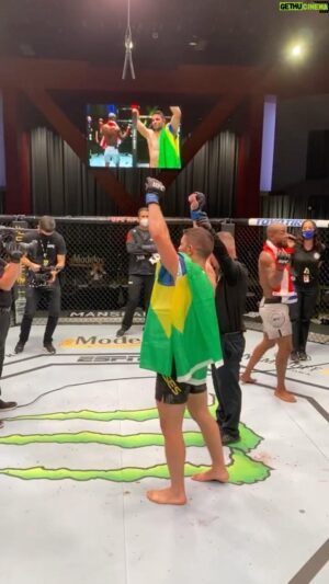 Thiago Moises Instagram - Trabalhar duro pra alcançar seus sonhos, aqui o papo é reto e papo reto não faz curva, Chorão deixou saudades🙏👊🔥
Work hard to accomplish your goals, there’s no other way 🔥👊
.
.
.
.
@ufc 
#mma #ufc #trending #reels #boxing #muaythai #brazilianjiujitsu #trendingreels #usawrestling #freestylewrestling #jiujitsu #jiujitsulifestyle #bjj #bjjlife #fyp #ufcnocombate #choraoeterno #cbjr #cbjreterno #chorão #ufcvegas55 #fighting #charliebrownjr