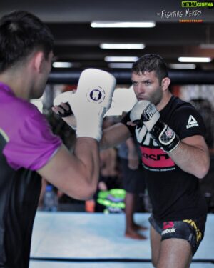 Thiago Moises Instagram - Irmandade 🤝🏾

Treino duro sempre @thiagomoisesmma 

@fightingnerds 
#mma #luta #ufc #lfa
