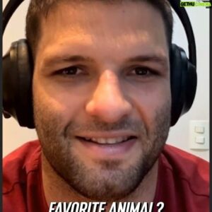 Thiago Moises Instagram - Rapid Fire🔥 Questions with Thiago Moises  @thiagomoisesmma

Full interview on @fanaticsview channel 

#thiagomoises #ufclightweight #ufc #ufcinterviews #lynchonsports #ufc #mma #fanaticsview