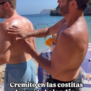 Thiago Rodrigues Instagram - Gentileza gera gentileza!!! Um holandês do nada me pede pra passar um protetor solar em suas costas dizendo que estava tostando... No pasa nada!!! 
🤣🤟🏼🇪🇦

#mallorca
#spain
#gentileza