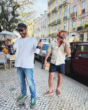 Thiago Rodrigues Instagram - O Guilherme é muito fotogênico... 😆🍷🇵🇹

@guimeriade