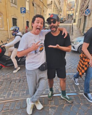 Thiago Rodrigues Instagram - Encontro Lisboeta com esse ídolo! Irmão talentoso gente fina demais!!! 🤙🏼

@rafaelportugal