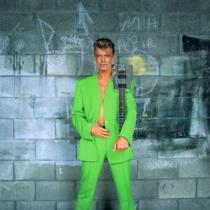 Thierry Mugler Instagram - ✨💚✨Forever a hero ! #Muglerized @davidbowie - 
#mugler #thierrymugler #manfredthierrymugler #muglerarchives @the_real_iman 
Manager : @jbrougeot #jbrougeot