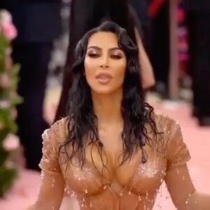 Thierry Mugler Instagram - ✨👄✨ Happy birthday to timeless muse @kimkardashian ! 💗💗💗- Throw back Iconic “Wet Look” is #BeyondCouture ! @KimKardashian is a #Muglerized #Camp Art piece ”
#Mugler #ManfredThierryMugler #MetGala #BeyondCouture #Camp #KimKardashian #KimKardashianWest 
Manager : @jbrougeot #jbrougeot 
.
.
.
« Manfred Thierry Mugler for Kim Kardashian West / MET BALL 2019 with Mugler Fashion House. Revisited archive pieces for Mugler Fashion House @muglerofficial »
@makeupbymario @chrisappleton1