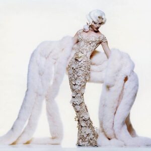 Thierry Mugler Instagram - ✨👄✨ Monday walking in the office like #Muglerized @evaherzigova - 1995 - Rubber #Couture mood 💓 Collection 20th anniversary - Shot by @gilles_bensimon 
#mugler #thierrymugler #manfredthierrymugler #Muglerarchives #evaherzigova #fakefur #rubber 
Copyright : @gilles_bensimon 
Manager : @jbrougeot