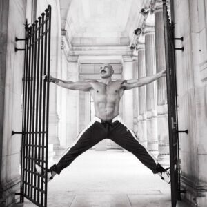 Thierry Mugler Instagram - ✨👄✨Celebrating 600 000 “real” followers ! Thank you from the bottom of my heart ♥️ More will be revealed 😉
Picture by my friend and genius @dominiqueissermann ♥️
.
.
.
#mugler #thierrymugler #manfredthierrymugler 
Manager : @jbrougeot #jbrougeot