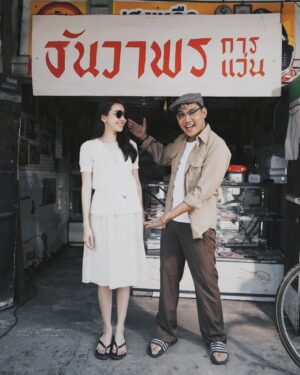 Thiti Srinuan Instagram - ‘แอบเก็บความในใจไว้ภายในแว่นเรย์แบนสีดำ’ - TaitosmitH ⛩️
https://youtu.be/bu-egkiKy78?si=r3plORdIAoTdtrRM

BIG IDEA : จะเกิดอะไรขึ้นถ้าเราต้องแอบรักคนที่เราชอบตั้งแต่เด็กจนโต

Theme : บาดแผลจากความลับ ไม่อาจหายไปจากความทรงจำ

Log line : ทุกความลับ คือ ความจริง ที่ไม่อยากให้ใครรับรู้

Need : ความลับ ยิ่งเก็บนาน ยิ่งเจ็บปวด

-บางครั้งการได้แค่แอบรักอย่างลับๆ แค่นี้ก็อาจจะมีความสุขแล้ว

Genre : Drama I Romantic 

Goal : บางครั้งถ้าเรายินดีที่จะมีความลับ เราอาจต้องยินดีให้กับ ความเจ็บปวดด้วย

SATUN production house

Producer : Ronnachai lalun
Production Manager : Aung Panudda Siriteepakakorn

Director : ขยะหน้าต้นไม้ 
Screenwritet : Ratchanon Saithon
Assistant Director : Nonlove lalun , Supharat  Srina , Atiya rungsri
Director of photography : Jirayu Kanachart
Focus Puller : Phanu Duangta
First Assistant Camera : Anupap Kanpradab
Assistant Camera : Pattarapon Thongsombat 
Video man : Arisa Monpungtiem
Dit & Loader : Pornphoomin Chantakham
Runner : Korawit Laongkhom
Gaffer : Panapon Sankum
Still : Kit Te , M’meri
Art Director : Anusorn Korsiriwat
First Assistant Art Director : Massaman Saenwa , Nutphakun Sukao , Prapan Petsuwan , Wootza , Parinda maneelam 
Stylish : Jedsadaporn Piyapan
Costume : Chanyanat Haotha
Welfare : แหลมสิงห์ ,  Chollayut Khotchai ,
Nopphon wongkawin
Editor : Supharat  Srina
Colorist :  Pornphoomin Color

เรียนรู้ l แก้ไข l เข้าใจ l เติบโต 🌻

ขอบคุณพี่ๆทางวงและทางค่ายด้วยนะครับที่ให้โอกาส 🙏🏻
ขอบคุณแนักแสดงและทีมงานทุกคนมากๆนะครับ 💚
#ขยะหน้าต้นไม้🌳
#สถุนโปรดักชั่น🎬
#แอบเก็บความในใจไว้ภายในแว่นเรย์แบนสีดำ 
#TaitosmitH #GeneLab #GMMMusic