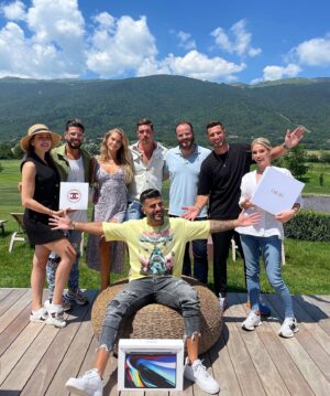 Thomas Adamandopoulos Instagram - 🎁 INCROYABLE JEU CONCOURS organisé par le centre de formation de Trading @genevatradecenter 💻💰🛍

À gagner: 

- Un MacBook Pro 13" 💻
- Des Airpods Apple 
- Un bon d’achat d’une valeur de 500€ dans une boutique de luxe au choix 💰🛍

➡️Ou la valeur du cadeau en cash 💶

———

Pour participer c’est très simple :👇

1️⃣Like ce post ❤️
2️⃣Follow @genevatradecenter et les comptes de @anthonacca @eloiseappelle @cassandrajulliaoff @theo.sentenac @allanguedj
 @jessy_licious [On vérifie 🔍]
3️⃣Tag 2 amis en commentaires 
(5 secondes chrono ! )

🍀BONUS : Partage ce concours dans TA STORY et identifie @GenevaTradeCenter ✅

-
Les 3 gagnants seront annoncés sur la page de @genevatradecenter le 22 juillet à 19H00 ! 🙌
-
Tirage au sort encadré sous agence et concours validé par un huissier de justice 
-
Bonne chance à toutes & tous 💚
@genevatradecenter