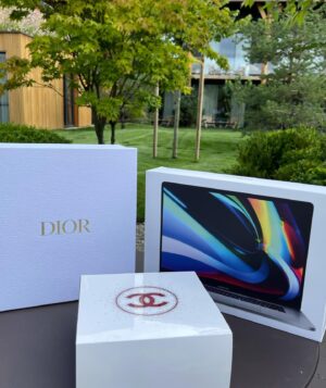 Thomas Adamandopoulos Instagram - 🎁 INCROYABLE JEU CONCOURS organisé par le centre de formation de Trading @genevatradecenter 💻💰🛍

À gagner: 

- Un MacBook Pro 13" 💻
- Des Airpods Apple 
- Un bon d’achat d’une valeur de 500€ dans une boutique de luxe au choix 💰🛍

➡️Ou la valeur du cadeau en cash 💶

———

Pour participer c’est très simple :👇

1️⃣Like ce post ❤️
2️⃣Follow @genevatradecenter et les comptes de @anthonacca @eloiseappelle @cassandrajulliaoff @theo.sentenac @allanguedj
 @jessy_licious [On vérifie 🔍]
3️⃣Tag 2 amis en commentaires 
(5 secondes chrono ! )

🍀BONUS : Partage ce concours dans TA STORY et identifie @GenevaTradeCenter ✅

-
Les 3 gagnants seront annoncés sur la page de @genevatradecenter le 22 juillet à 19H00 ! 🙌
-
Tirage au sort encadré sous agence et concours validé par un huissier de justice 
-
Bonne chance à toutes & tous 💚
@genevatradecenter