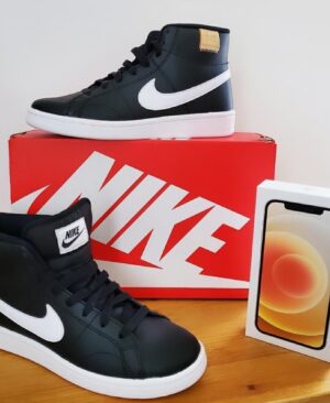 Thomas Adamandopoulos Instagram - 🎁 BIG CONCOURS 🎁   
   
Salut les amis ! Aujourd'hui on a la chance de pouvoir vous faire gagner un iPhone 12 et une paire de Sneakers 🤩  soit DEUX gagnants ! 
   
Pour y participer c’est très simple :   
   
1️⃣ Suivre @luxxury.winners et TOUS les comptes que @luxxury.winners suit 
2️⃣ Like ce post   
3️⃣ Invite un max d'ami(e)s à participer (1 commentaire = 1 chance de gagner) 
  
  
🍀🍀 Pour doublez vos chance : 
Partager ce post dans votre story 
Liker les 3 derniers posts de chaque compte 
 
 
Tirage au sort le 10 Janvier ! 💫    
Bonne chance à vous 🤞  
   
#concours #giveaway #iphone #iphone12 #phone #sneakers #agagner #instaconcours #contest #jeu #concoursfrance #partage #cadeau #jeuconcours #giveaways #contestgiveaway #surprise #bonnechance