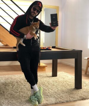 Thomas Adamandopoulos Instagram - 🎁 𝐂𝐎𝐍𝐂𝐎𝐔𝐑𝐒 𝐈𝐏𝐇𝐎𝐍𝐄 12 🎁  
  
Salut les amis ! J’ai la chance de pouvoir vous faire gagner un magnifique cadeau, l’iPhone 12 🤗  
  
Pour y participer c’est très simple :  
  
1️⃣ Suivre @luxxury.winners et TOUS les comptes que @luxxury.winners suit ( Obligatoire on vérifie 🔍)  
2️⃣ Like ce post  
3️⃣ Mentionne 3 amis en commentaire  
  
Chaque commentaire sera considéré comme une participation, Maximiser vos chances en mettant un maximum de commentaires  
  
🍀🍀 BONUS : Doublez vos chance en partageant ce post dans votre story ou en post en nous identifiant !  
  
Tirage au sort le 20 Décembre ! 💫   
Bonne chance à vous 🍀  
  
#concours #giveaway #iphone #telephone #agagner #instaconcours #contest #jeu #concoursfrance #partage #cadeau #jeuconcours #concoursinternational #giveaways #contestgiveaway #surprise #iphone12 #bonnechance #cadeaudenoel #christmas
