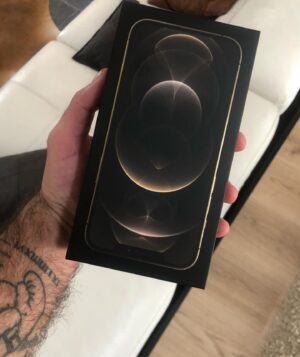 Thomas Adamandopoulos Instagram - 🎁 𝐂𝐎𝐍𝐂𝐎𝐔𝐑𝐒 𝐈𝐏𝐇𝐎𝐍𝐄 12 🎁  
  
Salut les amis ! J’ai la chance de pouvoir vous faire gagner un magnifique cadeau, l’iPhone 12 🤗  
  
Pour y participer c’est très simple :  
  
1️⃣ Suivre @luxxury.winners et TOUS les comptes que @luxxury.winners suit ( Obligatoire on vérifie 🔍)  
2️⃣ Like ce post  
3️⃣ Mentionne 3 amis en commentaire  
  
Chaque commentaire sera considéré comme une participation, Maximiser vos chances en mettant un maximum de commentaires  
  
🍀🍀 BONUS : Doublez vos chance en partageant ce post dans votre story ou en post en nous identifiant !  
  
Tirage au sort le 20 Décembre ! 💫   
Bonne chance à vous 🍀  
  
#concours #giveaway #iphone #telephone #agagner #instaconcours #contest #jeu #concoursfrance #partage #cadeau #jeuconcours #concoursinternational #giveaways #contestgiveaway #surprise #iphone12 #bonnechance #cadeaudenoel #christmas