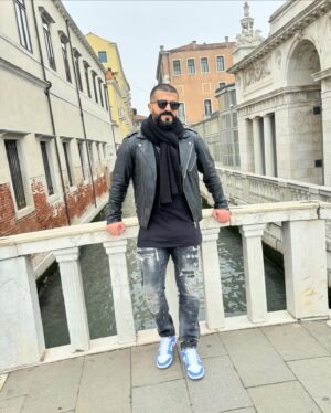 Thomas Adamandopoulos Instagram - Le temps d’apprécier une glace, le monde continue à tourner et tout autour de nous peut prendre une nouvelle dimension afin de savourer la vie telle qu’elle est… ☀️ 🌈⚡️🫶🏼