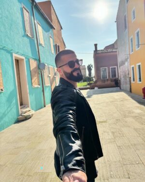 Thomas Adamandopoulos Instagram - Suite d’une épopée à Venise 🎭 en amoureux 🫶🏼 
Laisse les gondoles à Venise !! 🎵 🎶