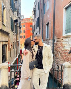 Thomas Adamandopoulos Instagram - Un petit séjour en amoureux dans la ville des amoureux, du bonheur pour souffler un peu à tes côtés 🇮🇹 🎭 💛