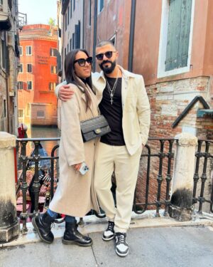Thomas Adamandopoulos Instagram - Un petit séjour en amoureux dans la ville des amoureux, du bonheur pour souffler un peu à tes côtés 🇮🇹 🎭 💛