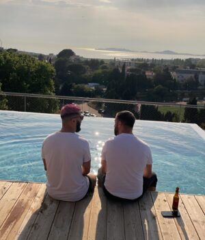 Thomas Adamandopoulos Instagram - Une journée de Vikings comme on les aiment surtout quand c’est les préludes de l’été comme ça où il fait bon y vivre chez nous à Marseille entre amis comme on les aiment !! ☀️🔥 @theogimenez @fabulus13 #Summer #Apero #Resto #Goal #Travel #Pool #Mood #Sun #Friends #Marseille