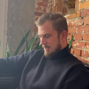 Thomas Brag Instagram - Yesterday as I was with some of my favorite people in the world a dream of mine came to life. After 5 years of transformation and using @Headspace nearly every single day. @YesTheory has launched its own meditation collection on the app about Seeking Discomfort.

When I recorded the journaling reflection prompts a few weeks ago in same booth all of their meditations I’ve been listening to for 5 years were recorded in.. I was swarmed by emotion (in clip 2). So much gratitude, so many lessons and so many hard times that meditation helped me through. And now I get to pass this forward??? I can’t believe this!

There is no habit that has changed my life in more significant ways than meditation and @Headspace made that possible for me. This isn’t a sponsored post I am saying this myself!

It would mean the world to me if you checked out our collection with them. If you are here, reading this, if you know me or have ever resonated with our message. This collection will strongly resonate with you I am sure of it. 60 days for free in my bio using code SEEKDISCOMFORT60 ❤️✨🫶 happy introspection 🙌