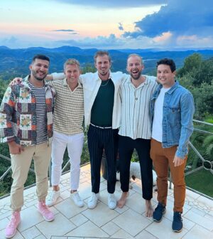 Thomas Brag Instagram - Official welcome to the Yes World @StaffanTaylor 💙

4 years ago I met Staffan on the street. Searching for a Swede to swap lives with an American from Texas for 72 hours. He was the first stranger I spoke to, and said yes within 5 minutes… Motivational speaker, youth entrepreneurship bootcamp founder and overall rockstar human.

We stayed friends throughout the years but in 2022 we linked over and over all around the world. It was like the Universe wanted us to spend more time together. Things just aligned, we laughed, danced and created together. The feeling of just wanting to continue doing this together kept coming back… 

Ultimately one of my main goals with Yes Theory on a personal level is to build memories with people I love. So to now have an extra travel partner I connect with so deeply has given a new life to our recent travels.

We’re going to create lots of incredible things together my friend, and we already have! Can’t wait for more 🚀☀️🫶💙
