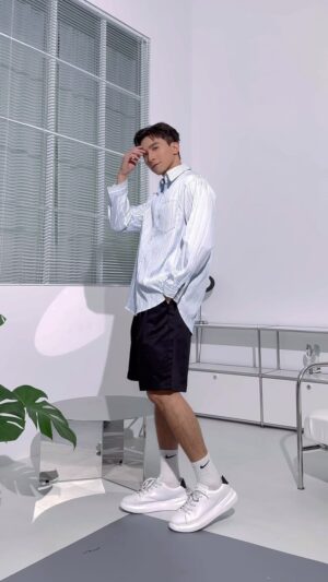 Thomas Chang Instagram - #喜歡哪一套 留言告訴我
Which #OOTD do you like? 
Leave a comment to let me know.

服裝品牌： @nihow_official 
MakeUp: @sereneshui 
#瀚我一起穿 #ootdfashion #夏天穿搭