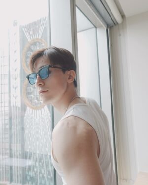 Thomas Chang Instagram - #我正在
正在克服自己的心魔
好想穿上吊嘎走在路上
一直以來被痘疤困擾
近來都在#久明診所 做 #心動光
幫助我改善 #痘疤
也幫我提前預防痘痘的生成
我期待自己可以自信穿上吊嘎的一天
請幫我加油 #我也會為自己加油 

#陶晶瑩 見證 
#台北醫美 #板橋醫美 #竹北醫美
