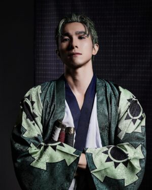 Thomas Chang Instagram - #前往偉大的航道
不管你現在為了什麼煩惱著，
只要你繼續堅持下去，
One Day，一定會實現的！
One Piece ！我們來了🔥🔥🔥

讓我們一起航向偉大的航道吧！

萬聖節我們準備好了，你們呢？

魯夫 : @andybian0619 
娜美 : @feichi1124 
索隆 : @mr.thomas_________ 

Photographer/ @sunshinestudio09 
MakeUp Artist/ @0518chien_makeup 

#萬聖節快樂 #萬聖節變裝 #海賊王 #海賊王Cosplay #魯夫 #娜美 #索隆 #MonkeyDluffy #Nami #RoRoNoazoro #Onepiece