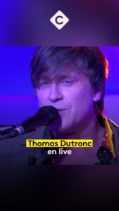 Thomas Dutronc Instagram - 🎵 @thomas.dutronc interprète le titre “Il n’est jamais trop tard” en live sur la scène de #CàVous 🎵

#ThomasDutroc #live #musique