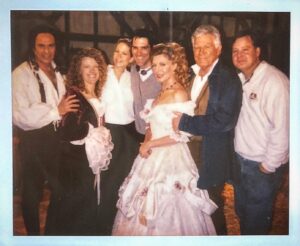 Thomas Gibson Instagram - dipping my toes back in the directing waters for the first time since 6th grade 😂 The Story of K #dharmaandgreg #tbt
with Alan Rachins, Mimi Kennedy, Jenna Elfman, Susan Sullivan, Mitch Ryan, Joel Murray