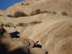 Thomas Gibson Instagram - attempting to channel Captain Kirk v The Gorn while shooting at Vasquez Rocks 😂 #tbt