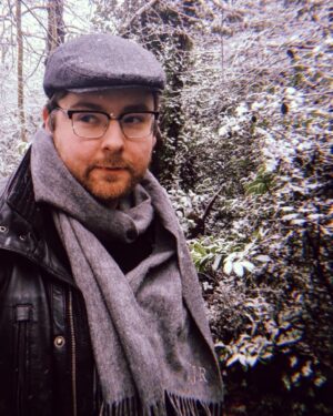 Thomas Ridgewell Instagram - Generic it-snowed-and-i-went-outside photo. Yes my scarf is monogrammed.